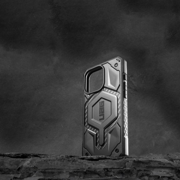 Urban Armor Gear (UAG) iPhone 16 Pro Max Cover Monarch Pro MagSafe Carbon Fiber
