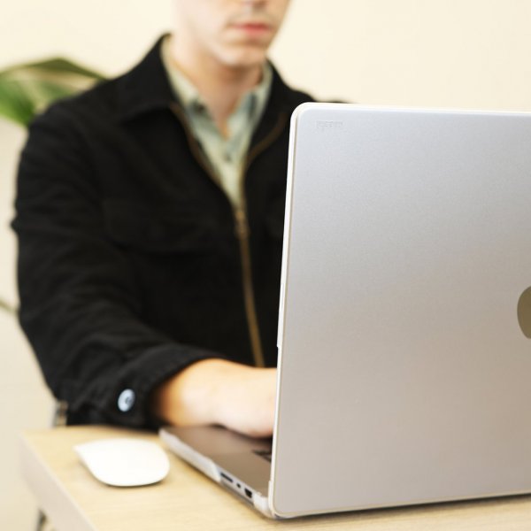Moshi MacBook Pro 16 M1/M2 (A2485 A2780) Skal iGlaze Hardshell Case Stealth Clear