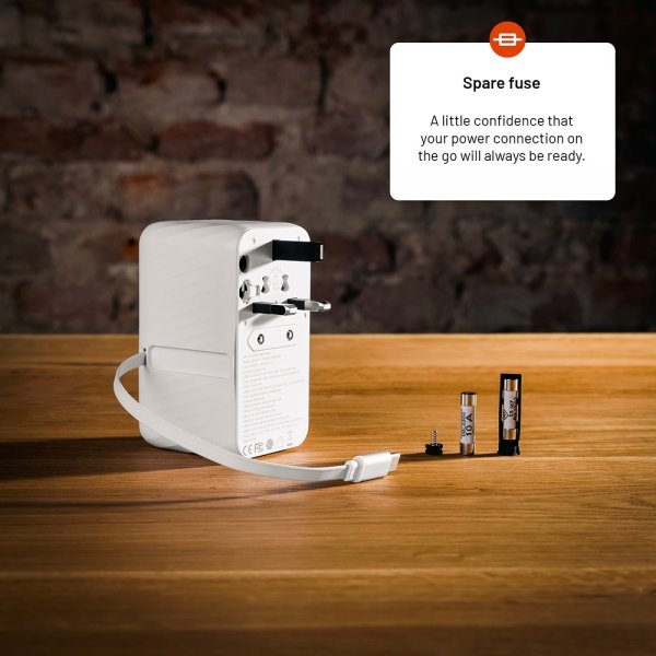 Fast Rejselader Voyager World Adapter 85W