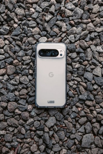 Urban Armor Gear (UAG) Google Pixel 9/Pixel 9 Pro Cover Plyo Ice