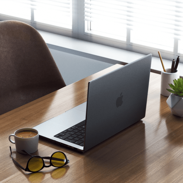 Satechi MacBook Pro 14 M1 (A2442)/M2 (A2779) Cover Eco-Hardshell Case Mørk transparent