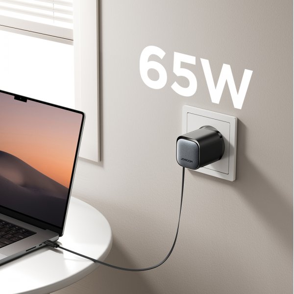 Joyroom 65W Vægoplader med indbygget USB-C kabel & USB-A/USB-C udtag Sort