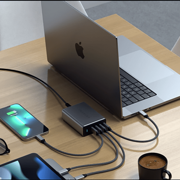 Satechi 165W GaN PD-oplader med 4 USB-C-porte