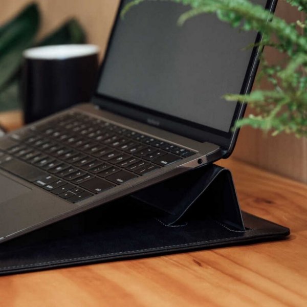 Moshi Muse 3-i-1 Slim Laptop Sleeve 13" Caramel Brown