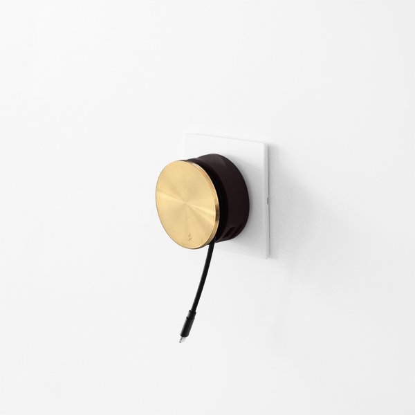 Usbepower AERO MINI Luxury Edition Oplader med stativ og kabelopruller Guld
