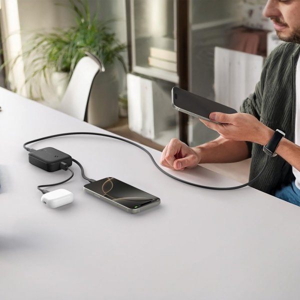 Spigen Essential Powerbank med indbygget kabel 10.000 mAh 30W Sort