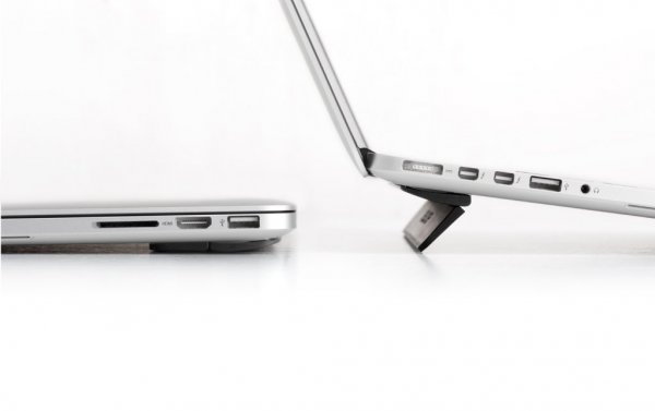 Bluelounge Kickflip MacBook Pro 15/16" Udklappeligt Støtte Sort