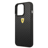 Ferrari iPhone 13 Pro Max Cover Ægte Carbon Metal Logo Sort