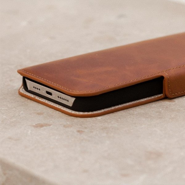 KAVAJ iPhone 14 Cover Phoenix Brun