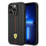 Ferrari iPhone 14 Pro Max Cover Prægede Striber Rød