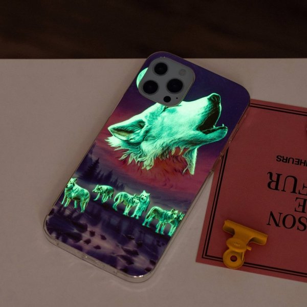 iPhone 14 Pro Max Cover Motiv Hylende Ulv