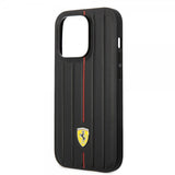 Ferrari iPhone 14 Pro Cover Embossed Stripes Rød