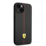 Ferrari iPhone 14 Cover Prægede Striber Rød