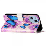 iPhone 15 Plus Cover Motiv Lilla Blomster Blå Sommerfugle
