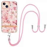 iPhone 15 Plus Cover Blomstermønster med Rem Rosa Gardenia