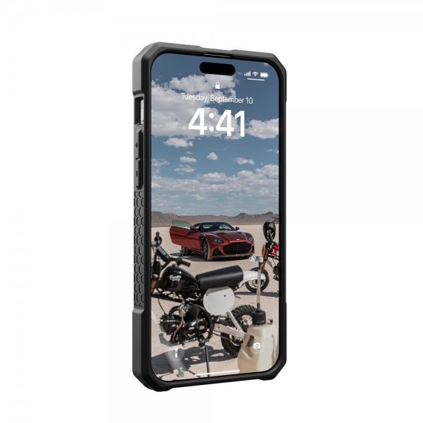 Urban Armor Gear (UAG) iPhone 15 Pro Max Cover Monarch Pro MagSafe Carbon Fiber