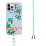 iPhone 15 Pro Cover Blomstermønster med Rem Blå Roser