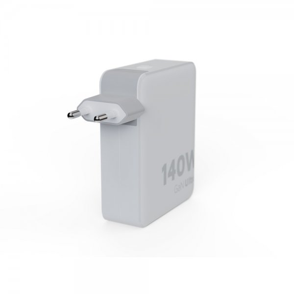Xtorm Oplader med Kabel 140W GaN-Ultra Travel Charger + USB-C PD Cable