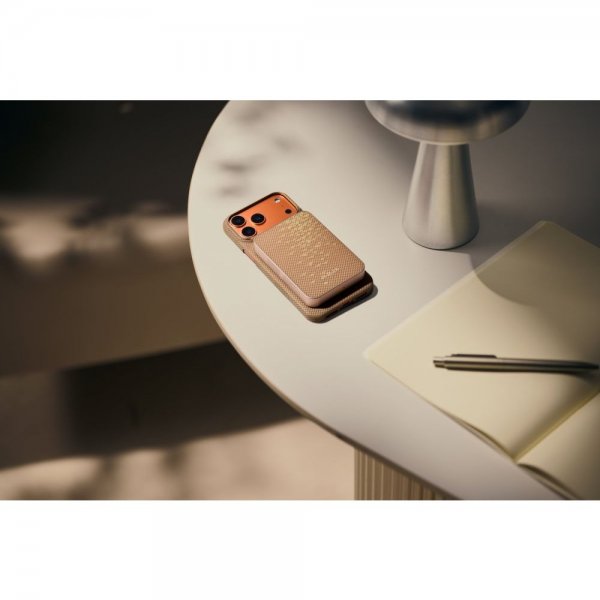 Pitaka MagSafe Powerbank Aramid Fiber 10.000 mAh Golden Glint