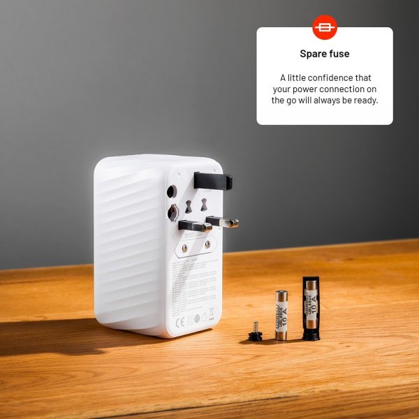 Fast Reselader Voyager World Adapter 120W