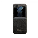 Guess Samsung Galaxy Z Flip 5 Cover Glitter Flakes Metal Logo Sort