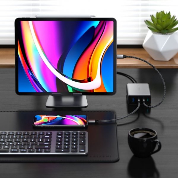 Satechi 100W GaN PD rejseoplader med dobbelte USB-C og USB-A porte