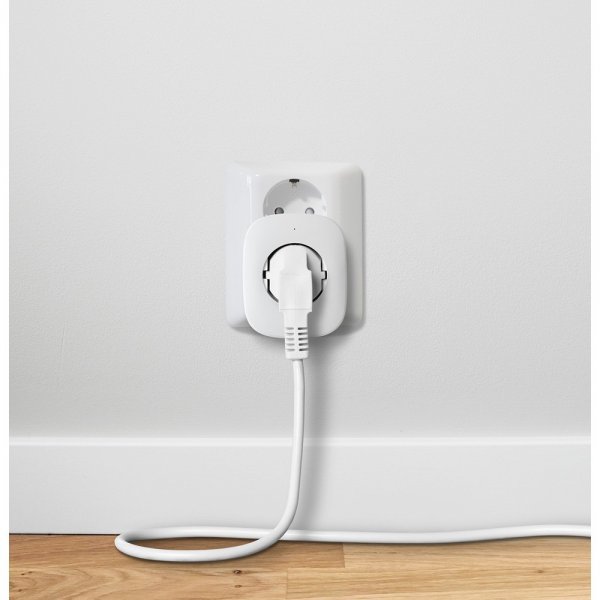 Deltaco Smart Home WiFi-stikkontakt med energioversigt